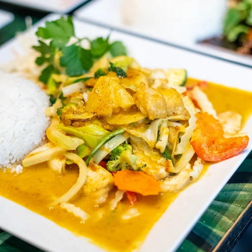Gul curry med ananas och grönsaker